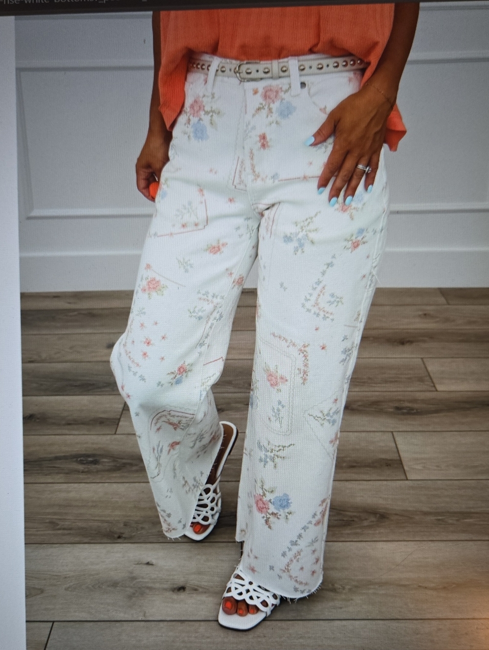 Easel Carry On High Rise Cotton Blend White Pants Pastel Floral Motif NEW S M L